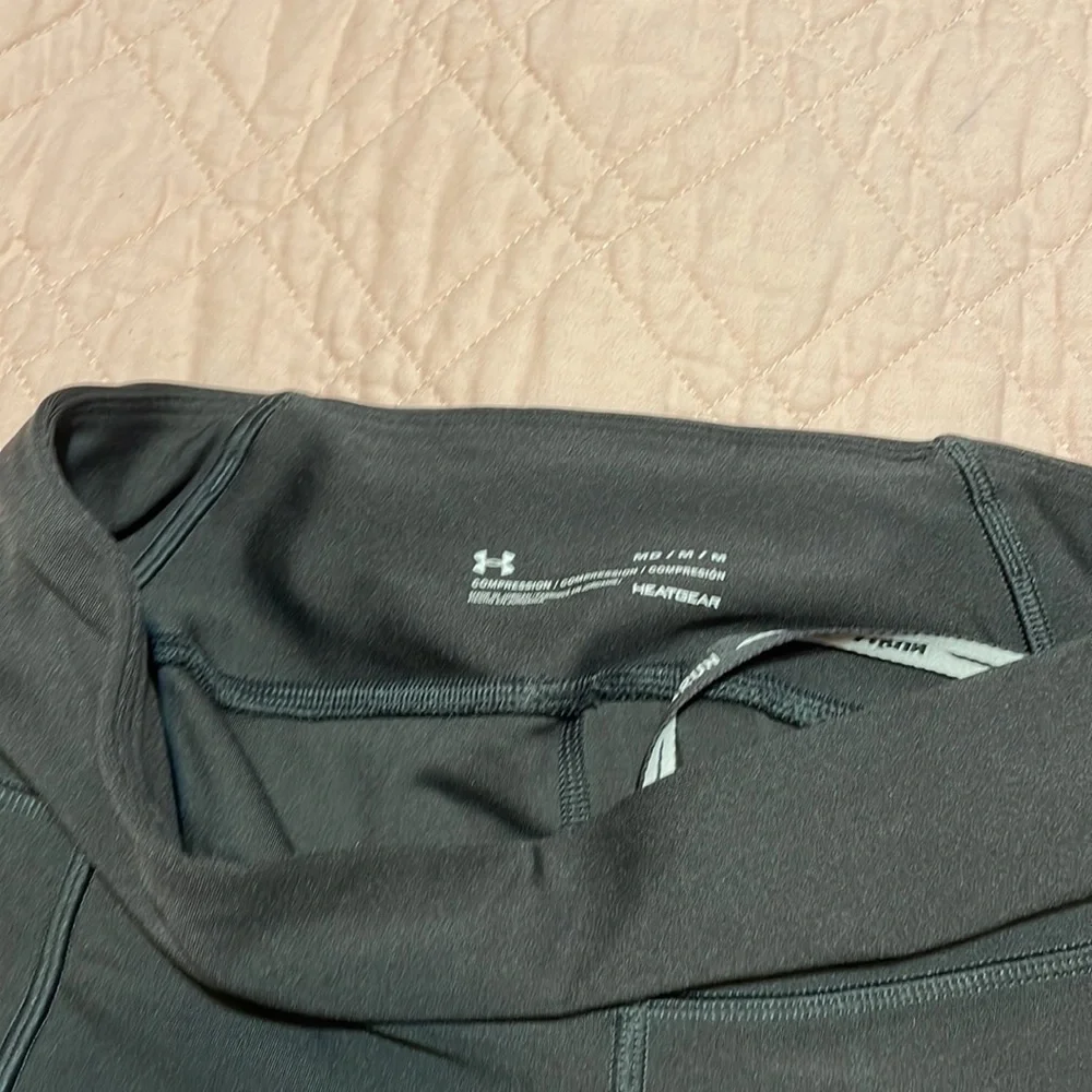 Under Armour compression capri leggings, - Picture 3 of 4